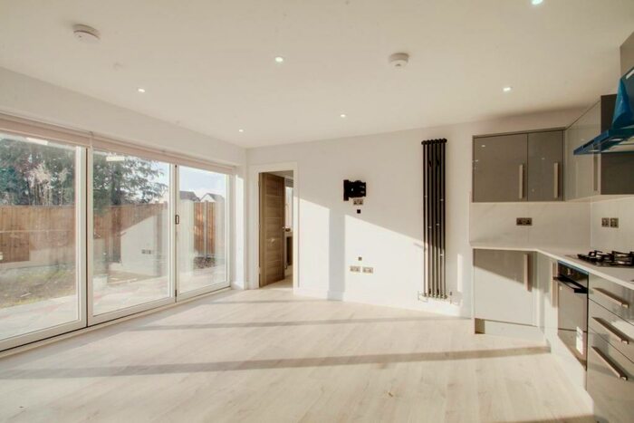 1 Bedroom Apartment To Rent In Richings Way, Iver, SL0