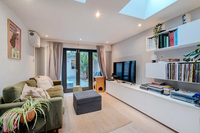 1 Bedroom Flat To Rent In Cambria Road London, SE5