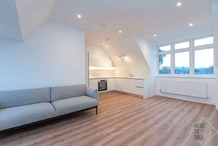 1 Bedroom Flat To Rent In Solent Lodge, Green Lanes, Palmers Green, London, N13
