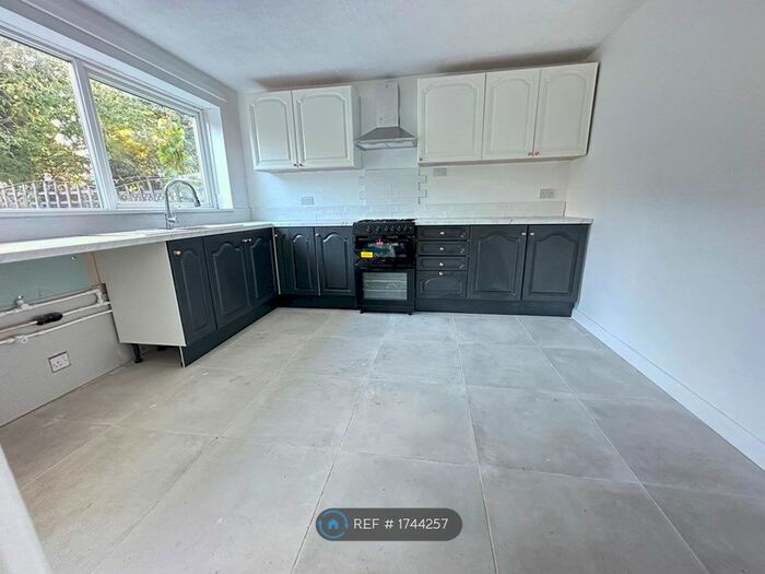 3 Bedroom Terraced House To Rent In Swallows Meadow, Shirley, Solihull, B90