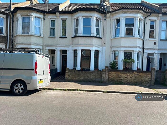 1 Bedroom Flat To Rent In Beresford Road, Southend-On-Sea, SS1