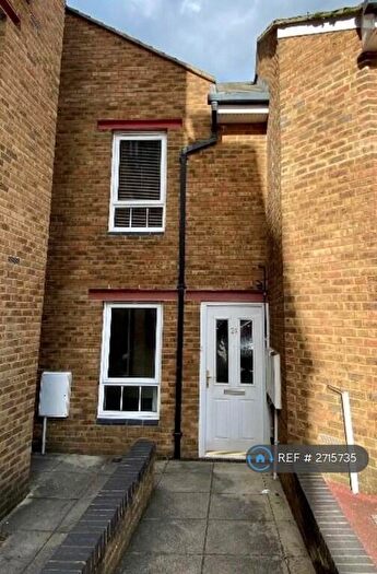 2 Bedroom Flat To Rent In Pleasant Row, Gillingham, ME7