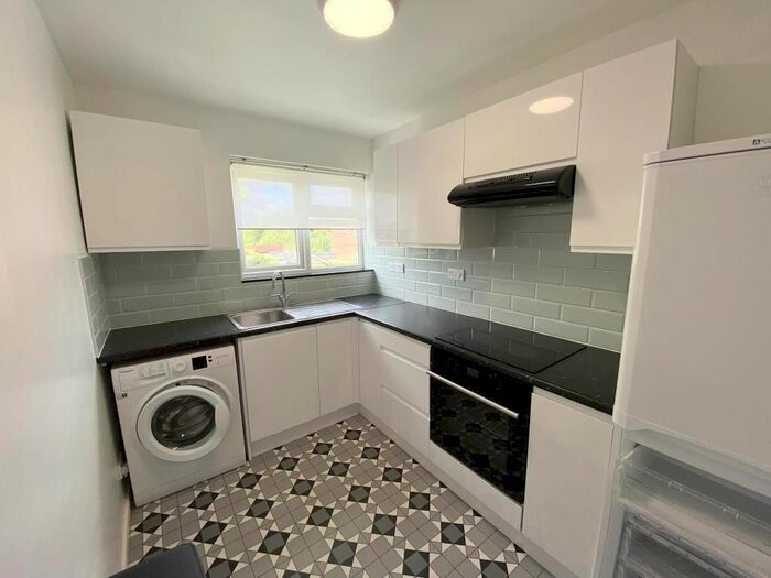 2 Bedroom Flat To Rent In Stafford Road, Shirley, Southampton, SO15