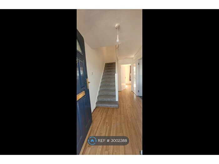 3 Bedroom Flat To Rent In Birch House, London, N22