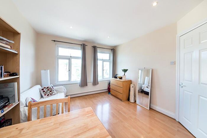 2 Bedroom Flat To Rent In Finchley Road, Golders Green, NW11