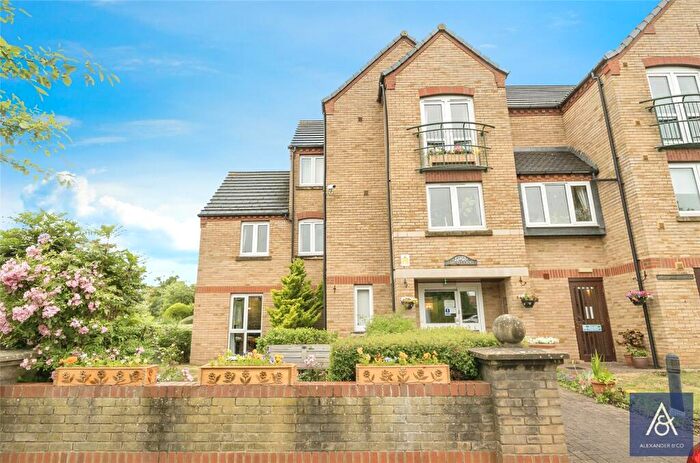 2 Bedroom Apartment For Sale In Burwell Hill, Brackley, Northamptonshire, NN13