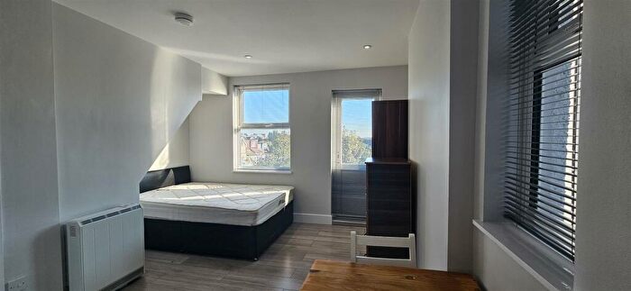 Studio To Rent In Audley Road, Hendon, NW4