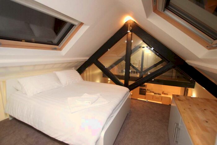 2 Bedroom Apartment To Rent In Simmonds Street -, F7