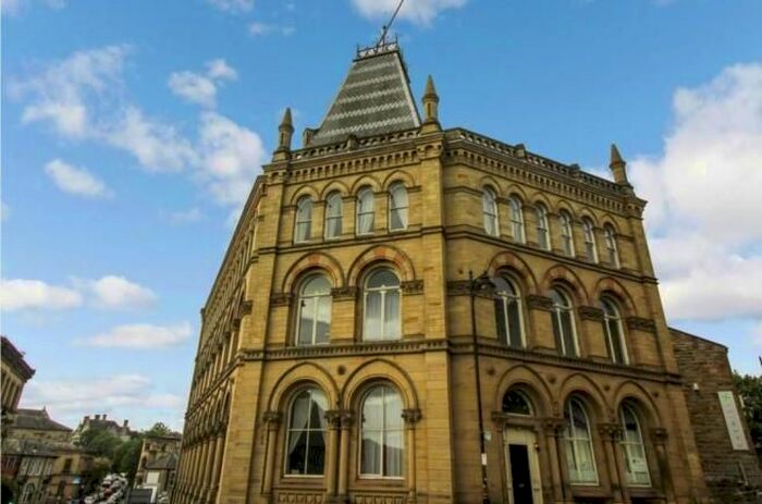 2 Bedroom Flat To Rent In Station Road, Batley, WF17