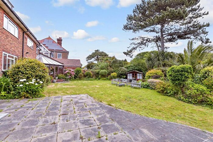 4 Bedroom Detached House For Sale In Dover Road, Walmer, Kent, CT14