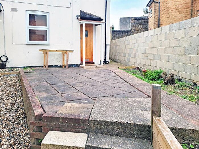 2 Bedroom Maisonette To Rent In Canterbury Street, Gillingham, ME7