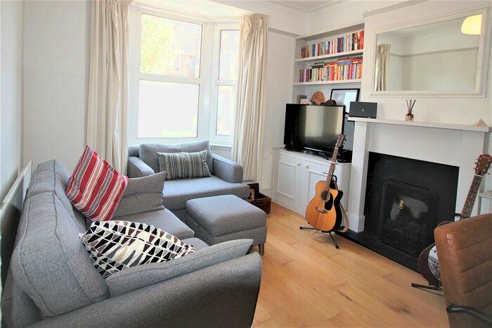 1 Bedroom Flat To Rent In Waldron Road, London, SW18