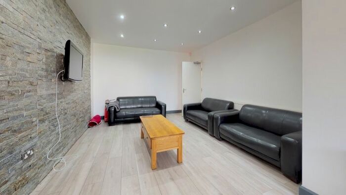 5 Bedroom Terraced House To Rent In Mayville Road, Hyde Park, Leeds, LS6