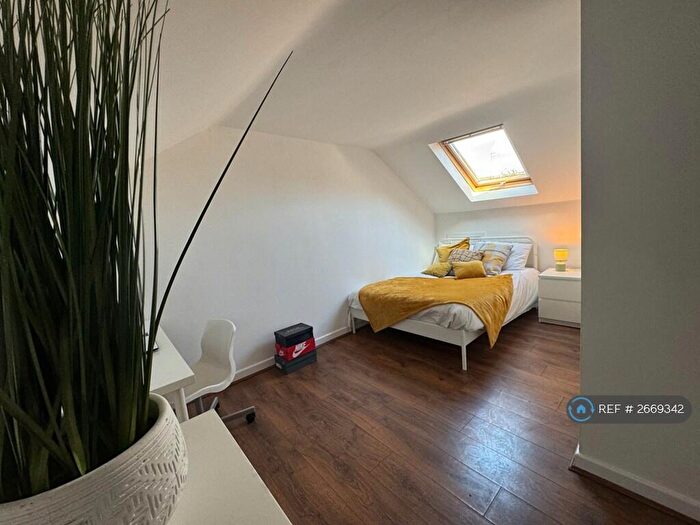 6 Bedroom Terraced House To Rent In Stalbridge Avenue, Liverpool, L18