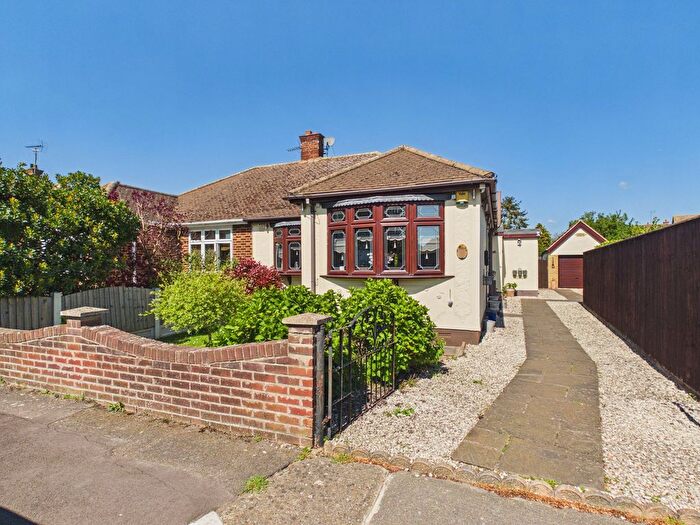 4 Bedroom Semi Detached Bungalow For Sale In Rookery Close, Stanford-Le-Hope, SS17