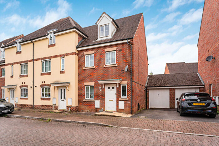 3 Bedroom End Of Terrace House For Sale In Robinson Road, Boars Hill, OX1