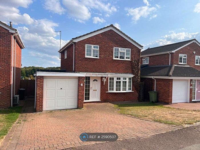 3 Bedroom Detached House To Rent In The Glade, Wellingborough, NN9