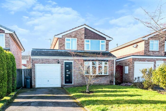 3 Bedroom Detached House For Sale In Kean Close, Lichfield, WS13