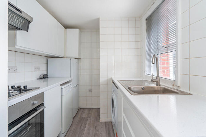 1 Bedroom Flat To Rent In Thornbury Avenue, Southampton, Hampshire, SO15