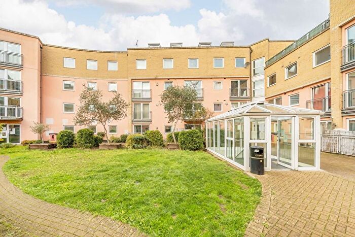 2 Bedroom Flat To Rent In Wooldridge Close, Feltham, TW14