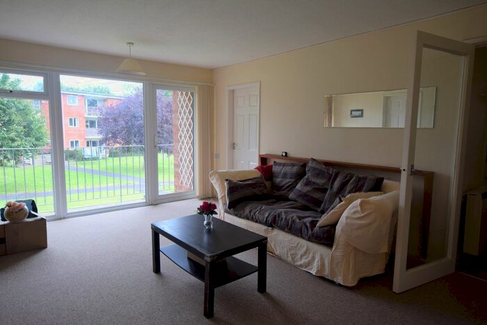 2 Bedroom Flat To Rent In Wiltshire Close, Taunton, TA1