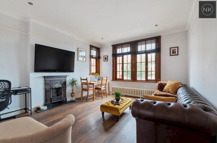 2 Bedroom Flat To Rent In Eastwood Road, South Woodford, London E18