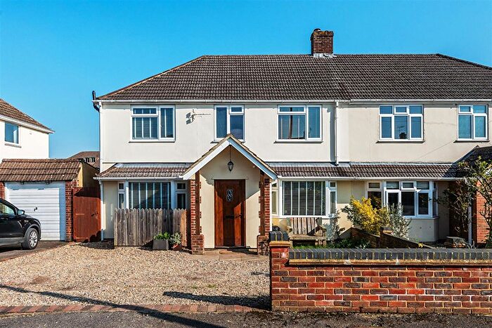 4 Bedroom Semi Detached House For Sale In Hilley Field Lane, Fetcham, KT22