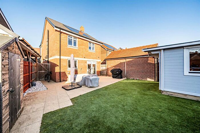 3 Bedroom Detached House For Sale In Sentinel Way, Headcorn, Kent, TN27