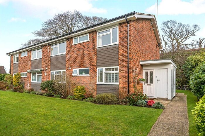 2 Bedroom Apartment For Sale In The Avenue, Grayshott, Hindhead, Hampshire, GU26