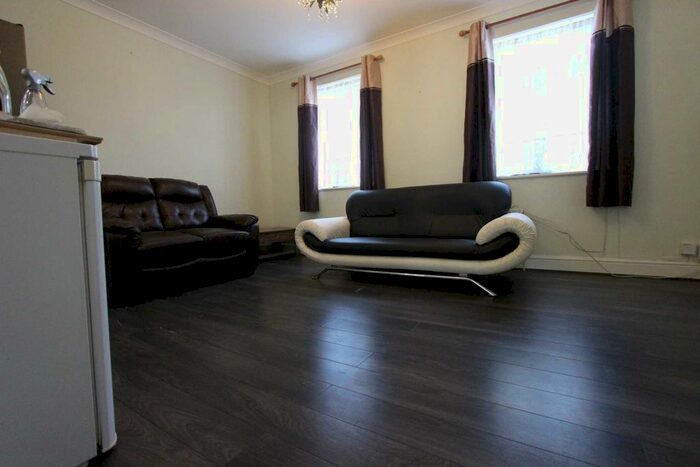 2 Bedroom Flat To Rent In St. Elmo Road, Shepherds Bush, W12