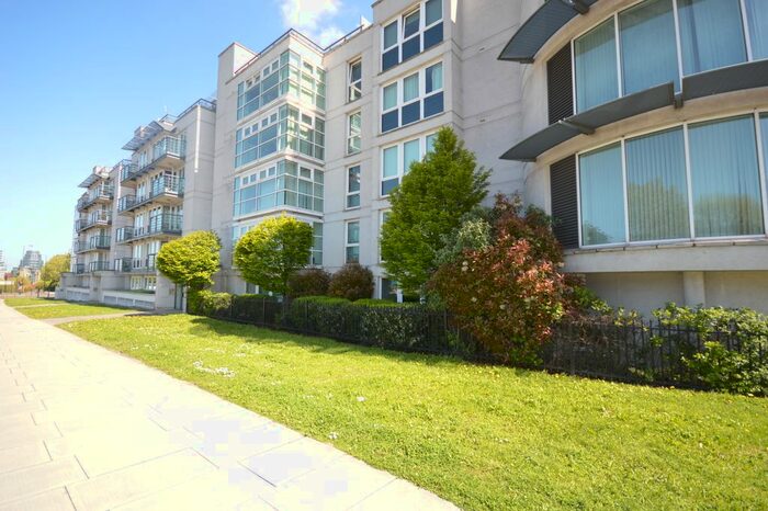 2 Bedroom Flat To Rent In Phoenix Way, North Side Wandsworth Common, SW18