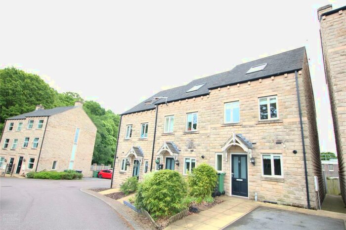 3 Bedroom Town House To Rent In Woodland View, Holmfirth, West Yorkshire, HD9