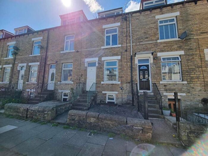3 Bedroom House To Rent In Harlow Road, Bradford, West Yorkshire, BD7