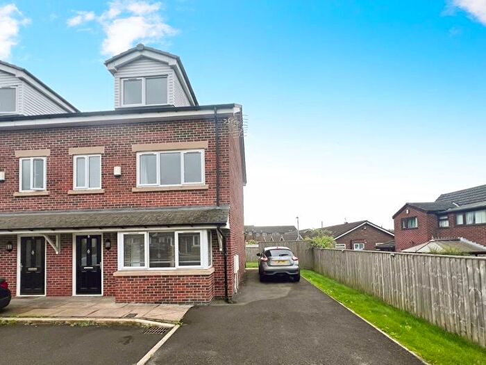 3 Bedroom Semi-Detached House To Rent In Paddocks Close, Blackrod, Bolton, BL6