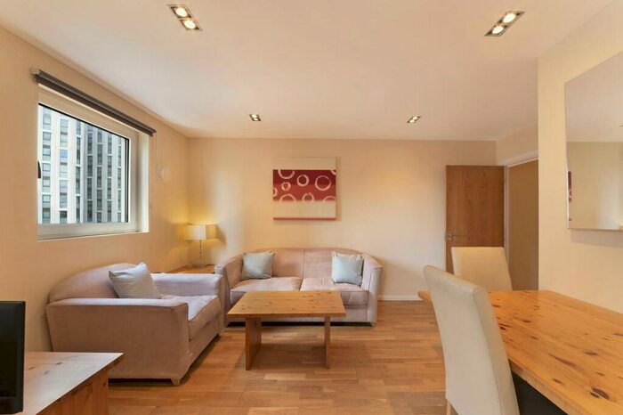 2 Bedroom Apartment To Rent In City Tower, Limeharbour, Canary Wharf, E14