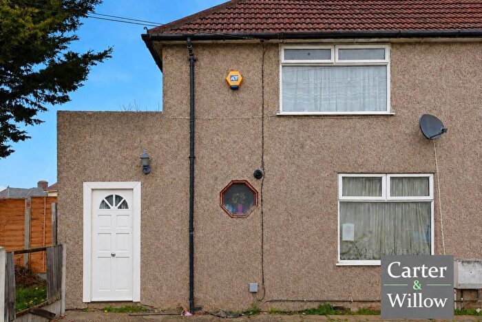 3 Bedroom End Of Terrace House To Rent In Ivyhouse Road, Dagenham, Barking And Dagenham, RM9