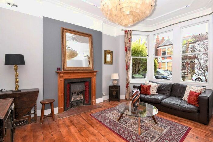 2 Bedroom Flat To Rent In Osborne Road, Palmers Green, London, N13