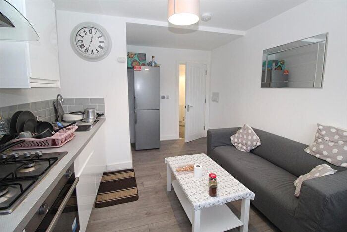 2 Bedroom Flat To Rent In Parkfield Place, Gabalfa, Cardiff, CF14