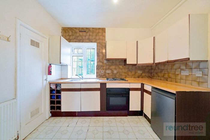 1 Bedroom Flat For Sale In Burnham Court, Brent Street, NW4