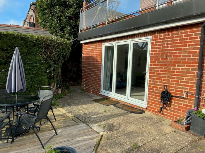 2 Bedroom Apartment To Rent In Clarence Road Shanklin, PO37