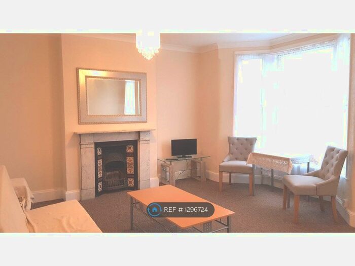 2 Bedroom Flat To Rent In Leybourne Road, London E11