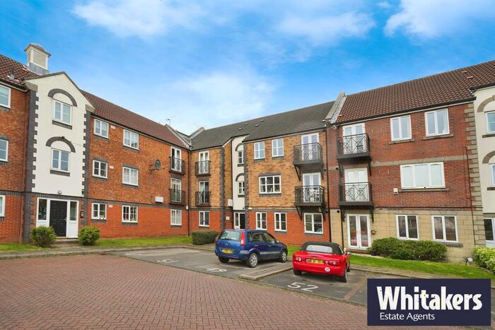 3 Bedroom Flat To Rent In Lancelot Court, Hull, HU9