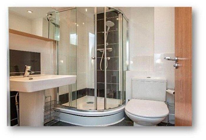 2 Bedroom Flat To Rent In Capital Square, KT17