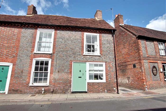 2 Bedroom Cottage To Rent In Havant South Street Unfurnished, PO9