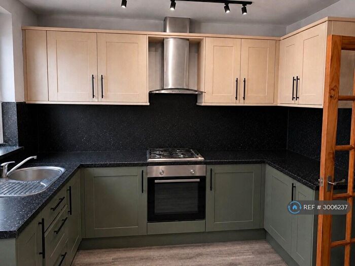 3 Bedroom End Of Terrace House To Rent In Chapel Lane, Armley, Leeds, LS12