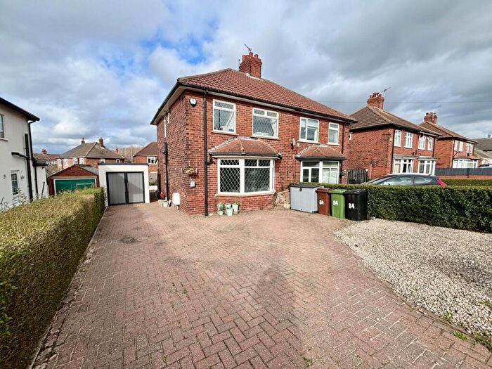 3 Bedroom Semi Detached House For Sale In Barleyhill Road, Garforth, Leeds, LS25