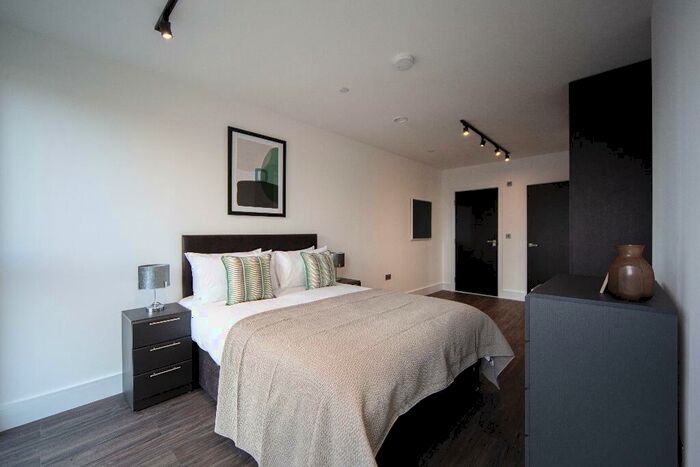 4 Bedroom Apartment To Rent In Scrubs Lane, London, NW10