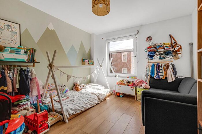 2 Bedroom Flat For Sale In Cowdenbeath Path, Islington, London, N1 - Photo 6