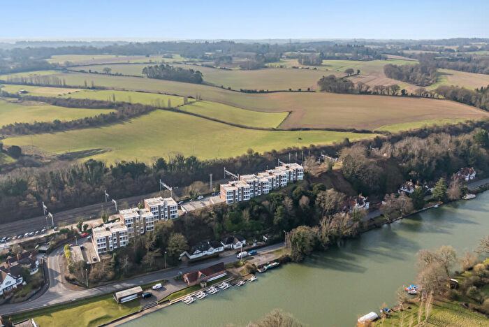 2 Bedroom Apartment For Sale In Hartslock Court, Shooters Hill, Pangbourne, Berkshire, RG8