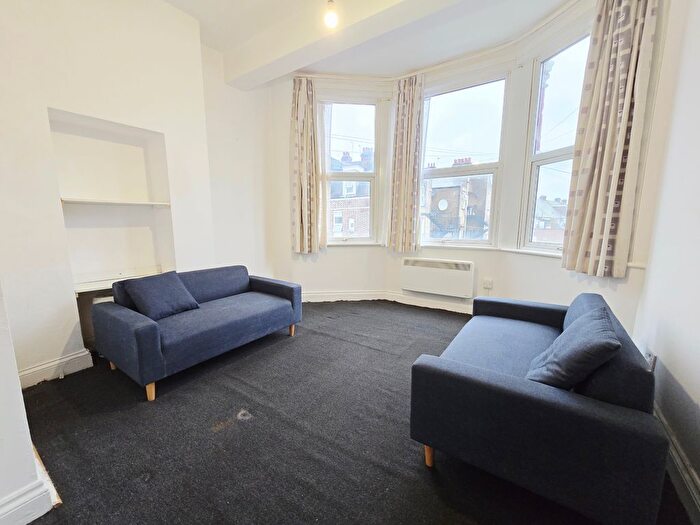 1 Bedroom Flat To Rent In Lyndhurst Road, Wood Green, N22